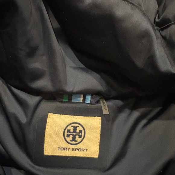 TORY BURCH
Cropped Satin Down Jacket - Picture 12 of 13